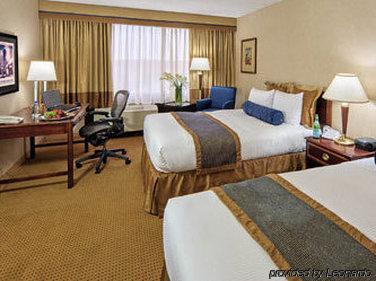 Sheraton Naperville 3*